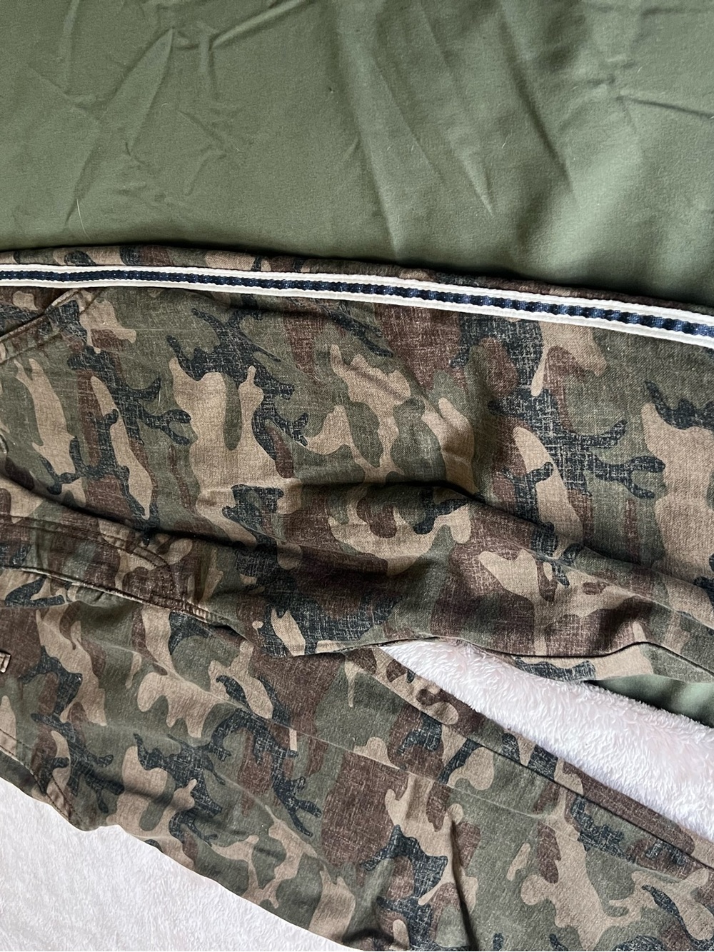 Abercrombie & Fitch Camo pants in Olive Green